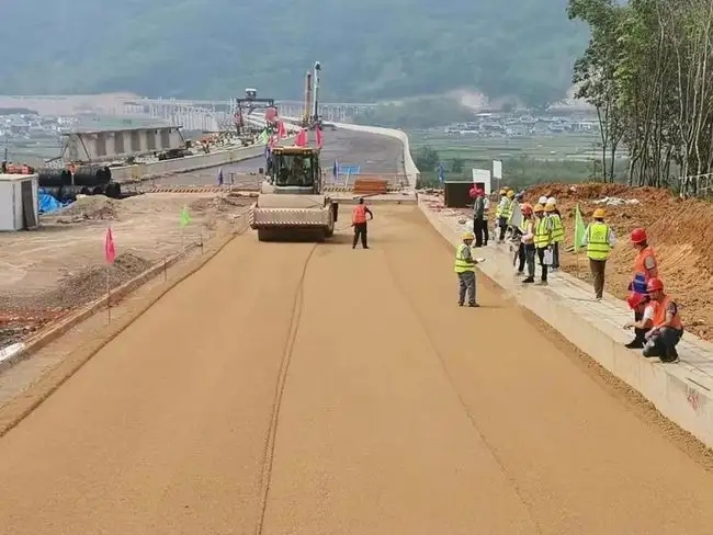 龙山路基工程